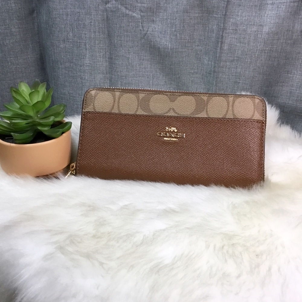 Coach Wallet - Picture 12 of 12
